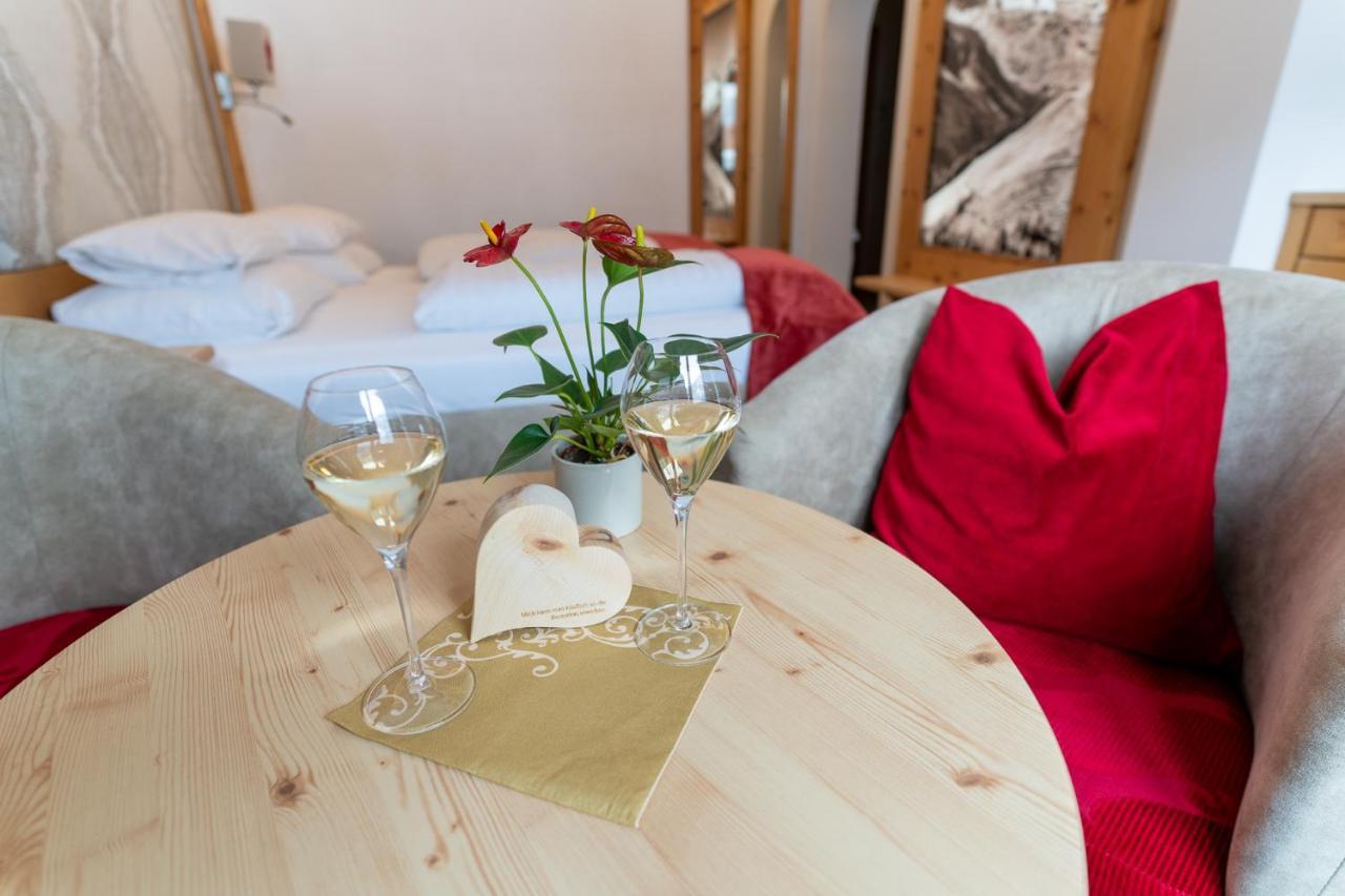 Hotel Neuhintertux Bagian luar foto