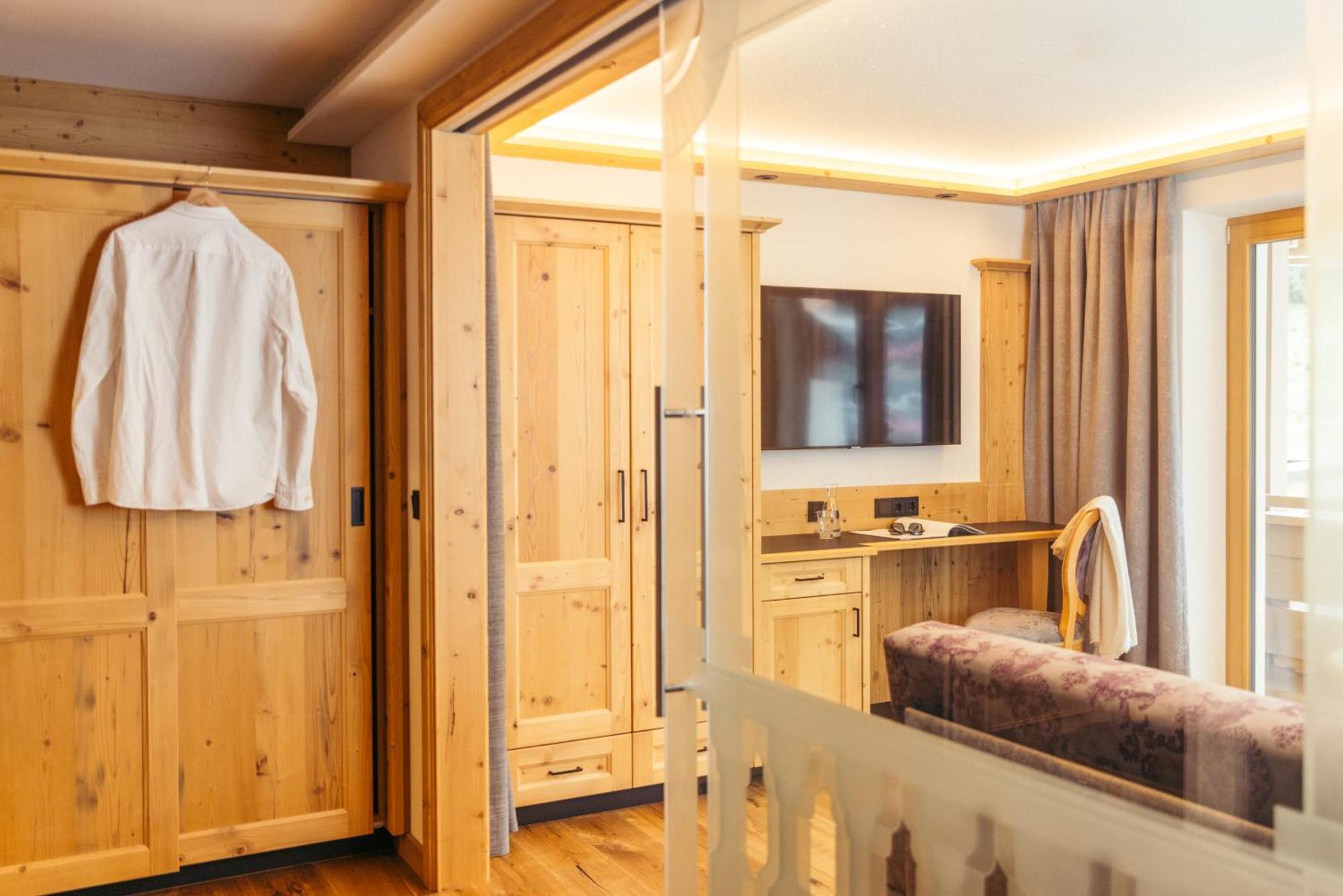 Hotel Neuhintertux Bagian luar foto