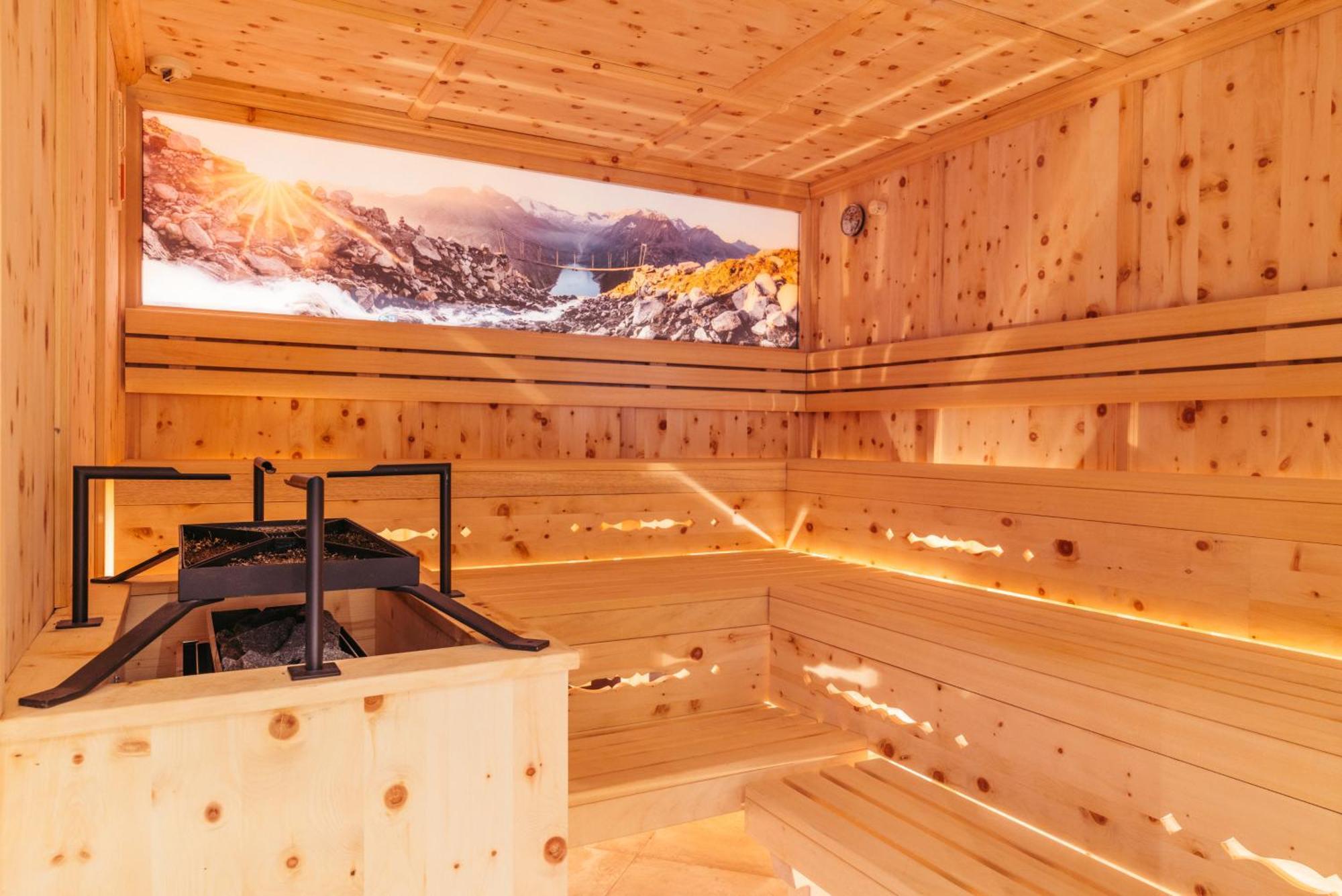 Hotel Neuhintertux Bagian luar foto